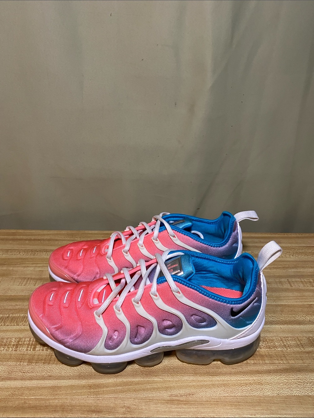 Nike Air VaporMax Plus Lava Glow Women’s Running Shoes size 9.5